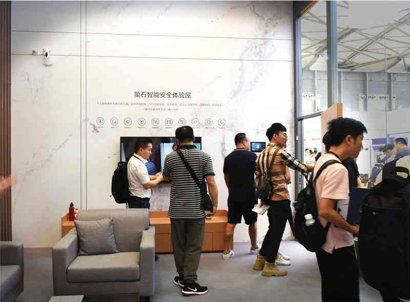 中盛新能源參展德國新慕尼黑展覽中心展覽設(shè)計(jì)展臺(tái)搭建2